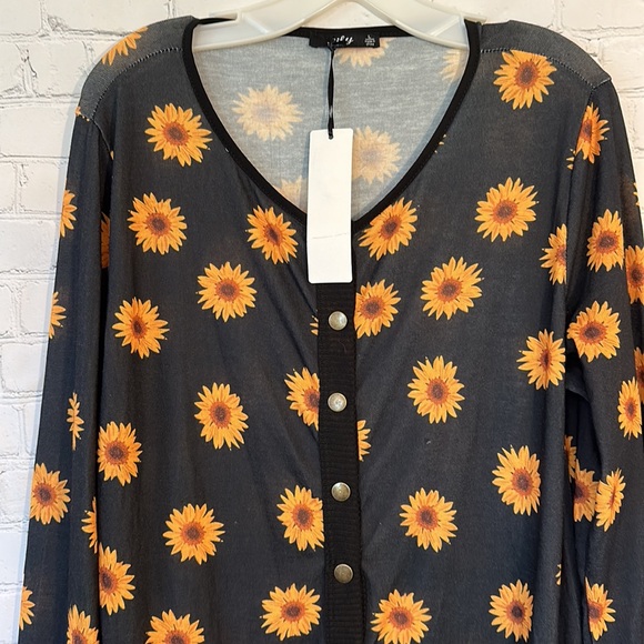 Lily by firmiana sunflower snap button cardigan - Picture 2 of 5